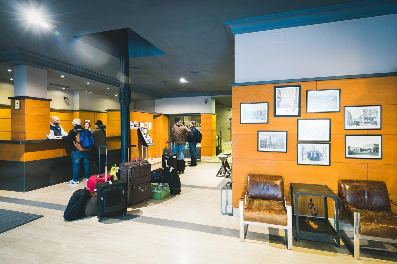 Hostal Persal Madrid Exteriör bild